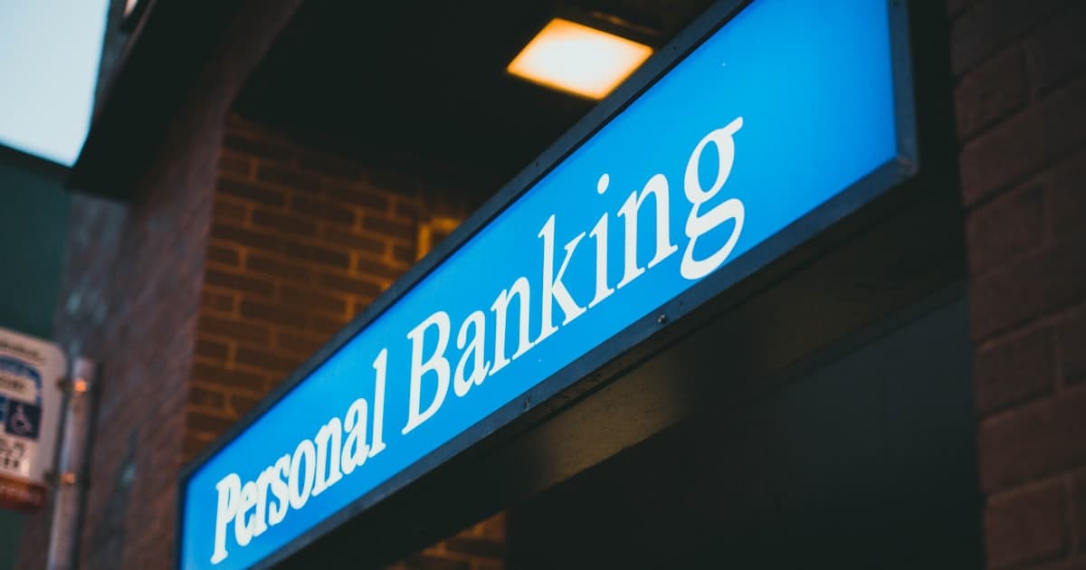 IBPS Clerk बनाम SBI Clerk - किसे टारगेट करें?